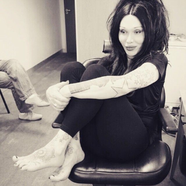 pete burns feet 1