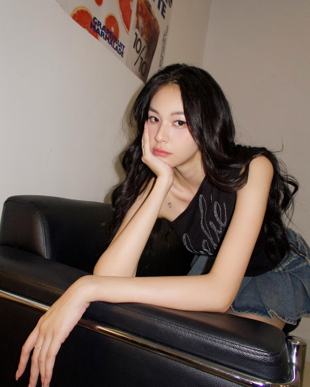 phi phuong anh feet 3