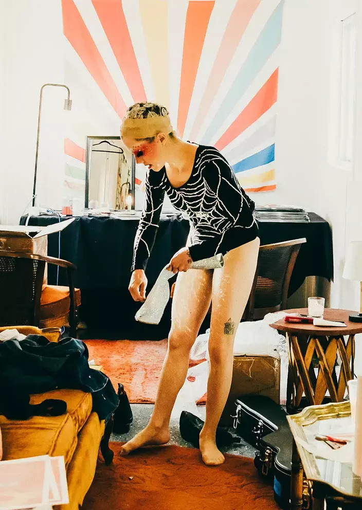 phoebe bridgers feet 2