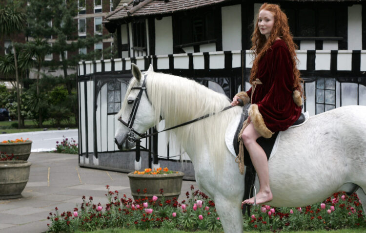 phoebe thomas feet 4 scaled