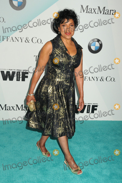 phylicia rashad feet 5