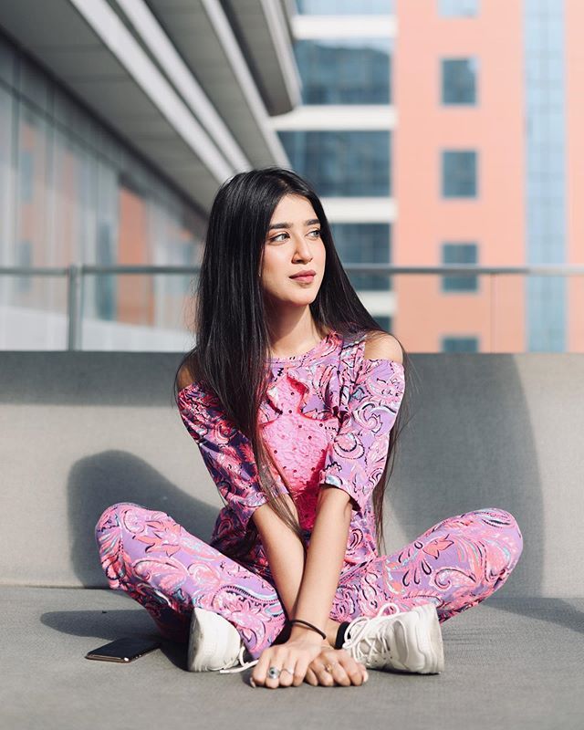 pinky francis feet 4