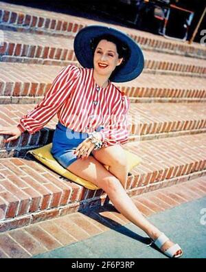 piper laurie feet 4