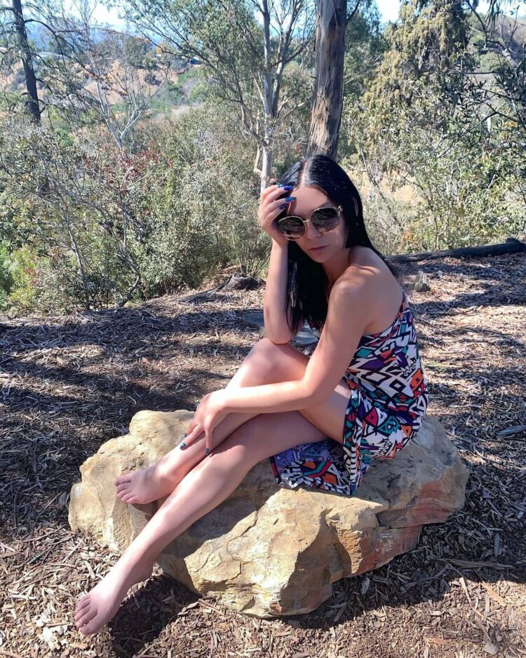 plastic martyr feet 1