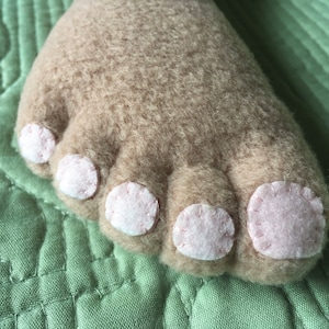 plushys feet