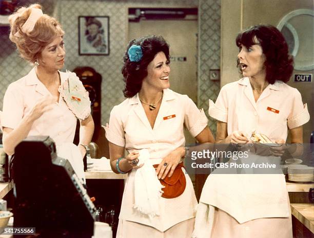 polly holliday feet 5