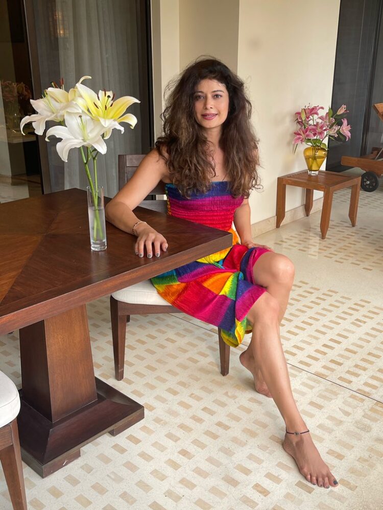 pooja batra feet