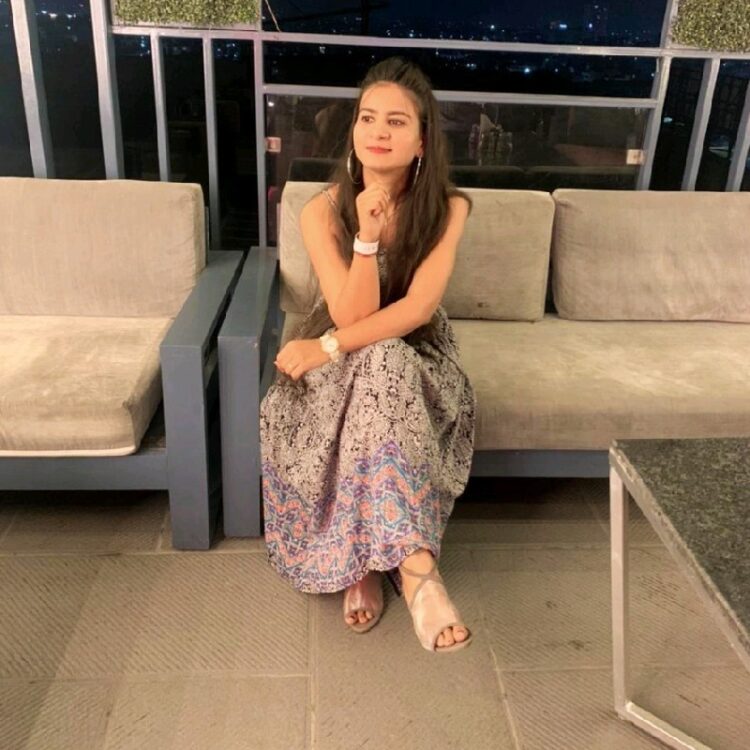 pooja mittal feet 1