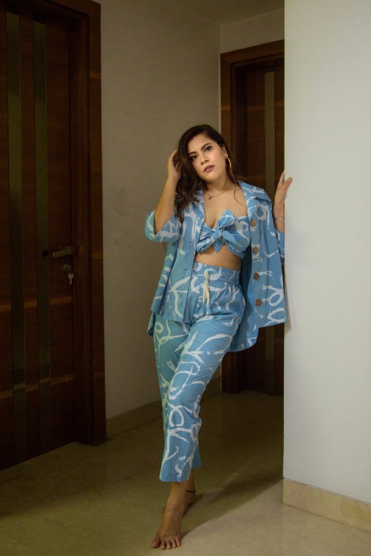 pooja mittal feet 3