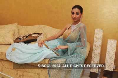 pooja mittal feet 4