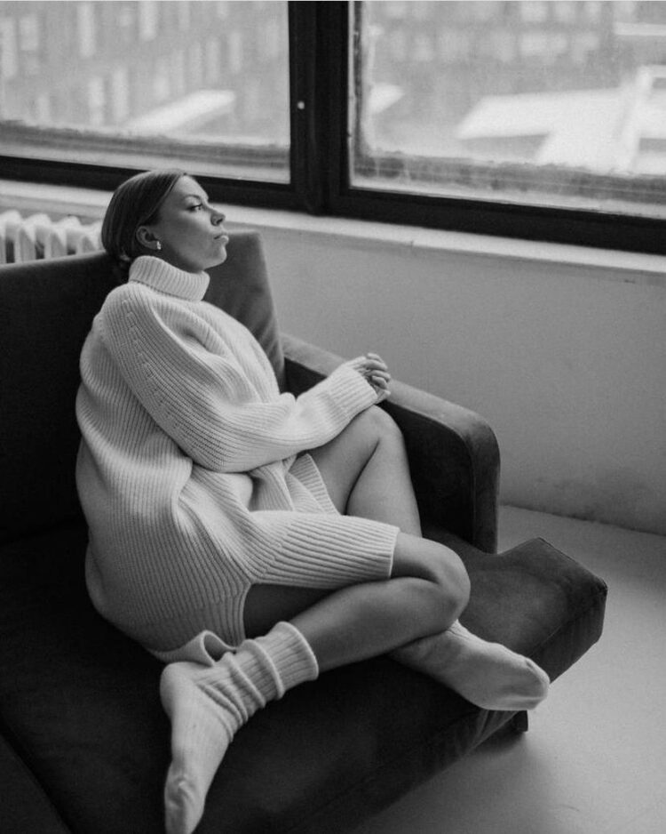 pooja thombre feet 4