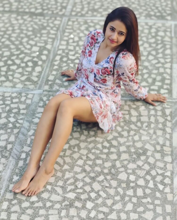 poonam bajwa feet 2