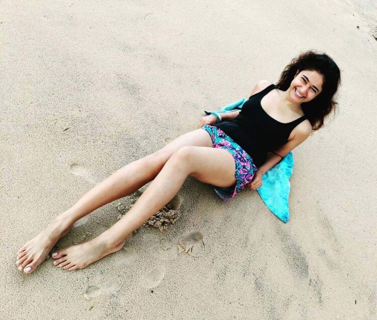poonam bajwa feet 3