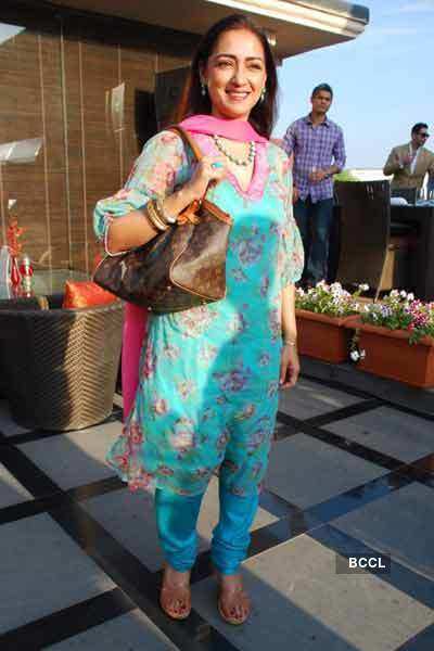 poonam dhillon feet 1