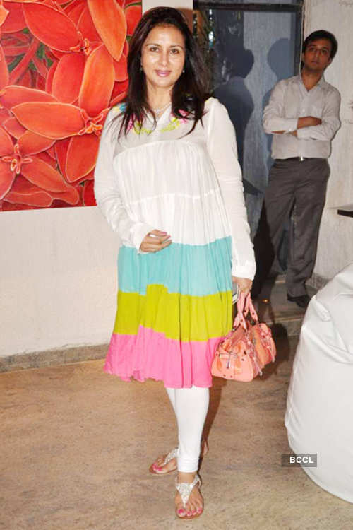poonam dhillon feet 4
