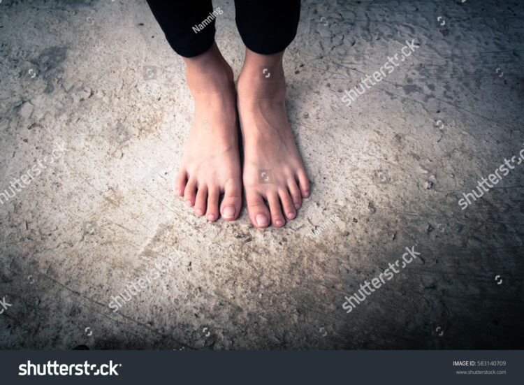 poor little it girl feet 5