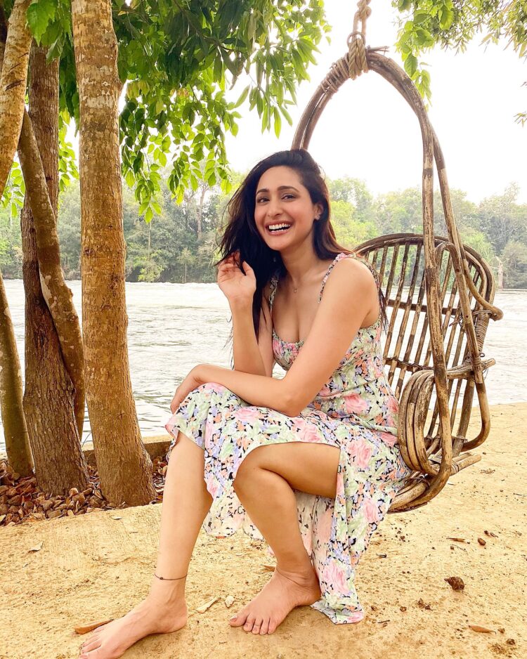 pragya jaiswal feet 2