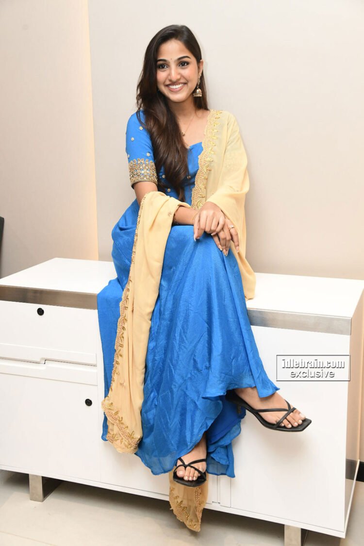 pranavi manukonda feet 3
