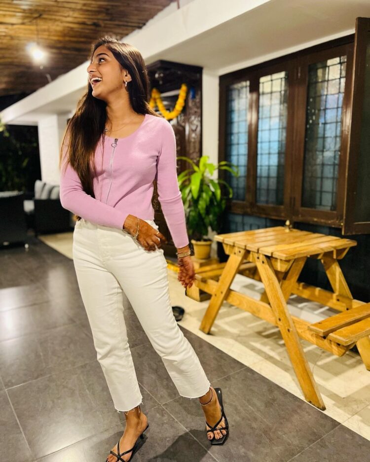 pranavi manukonda feet 5