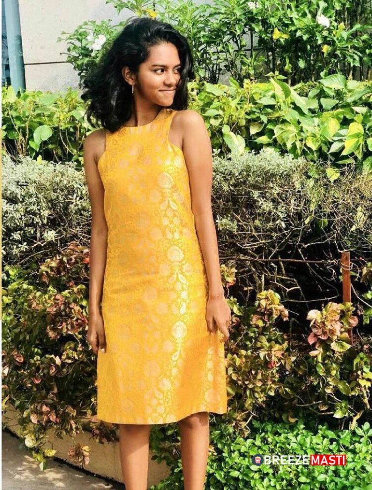 prarthana indrajith feet 3