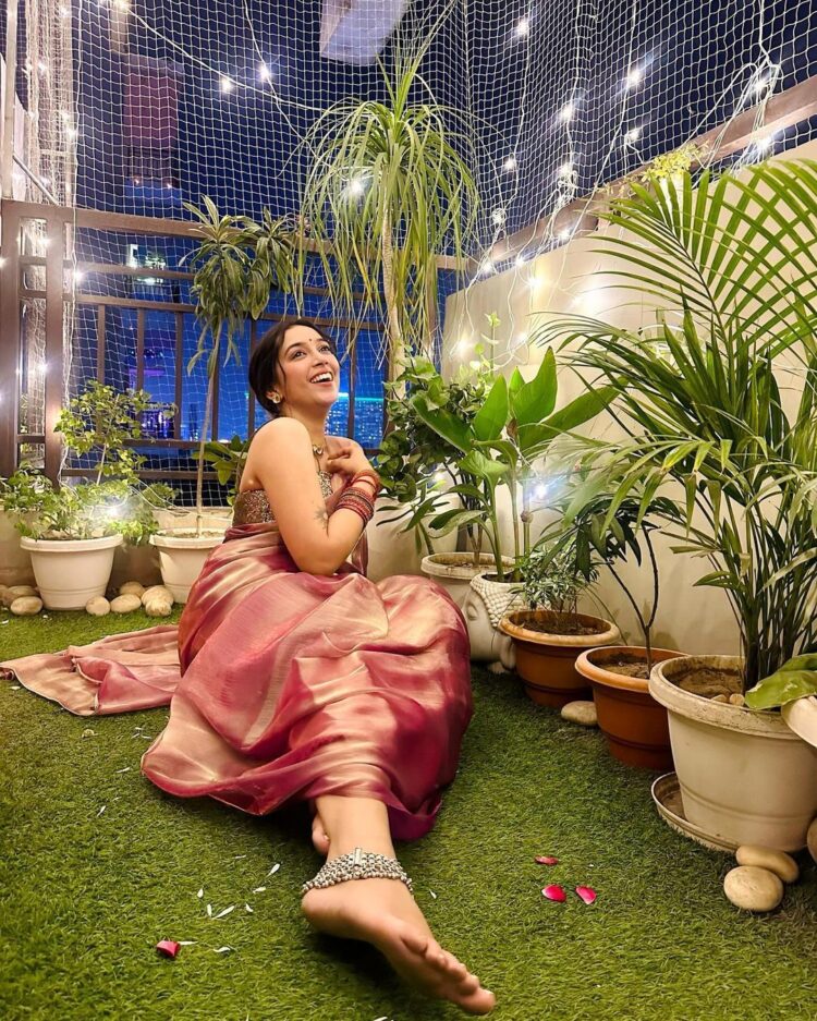 pratishtha sharma feet 3