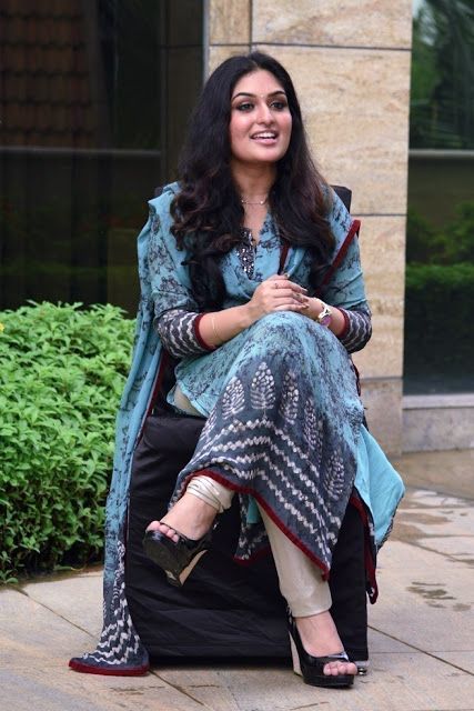 prayaga martin feet 5