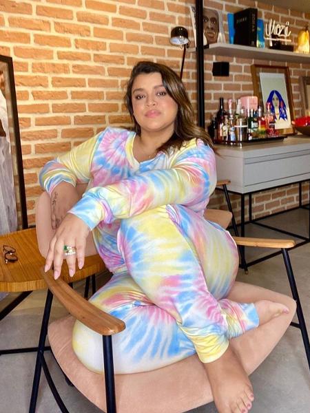 preta gil feet 6