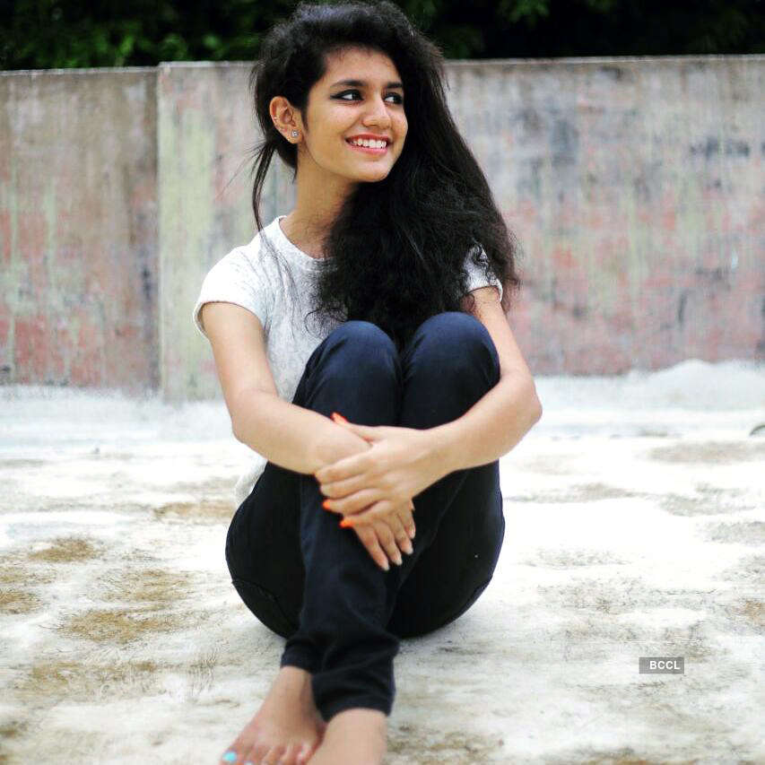priya prakash varrier feet 5