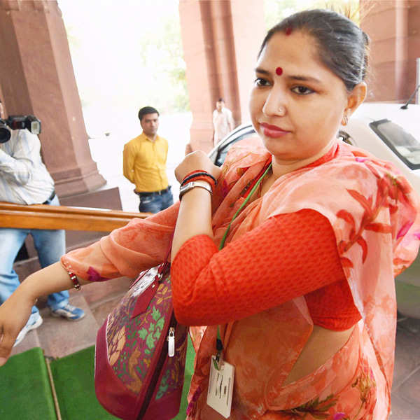 priyanka singh rawat feet