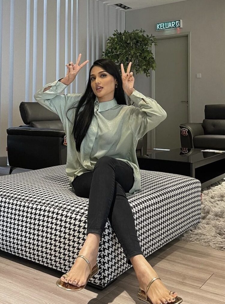 puteri aishah feet 5