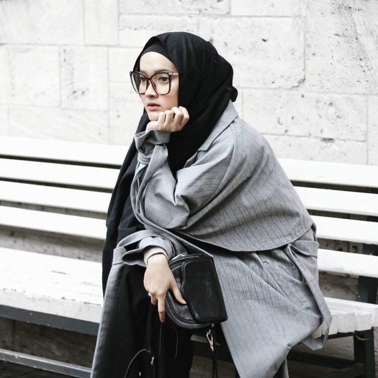 puteri hasanah karunia feet 4