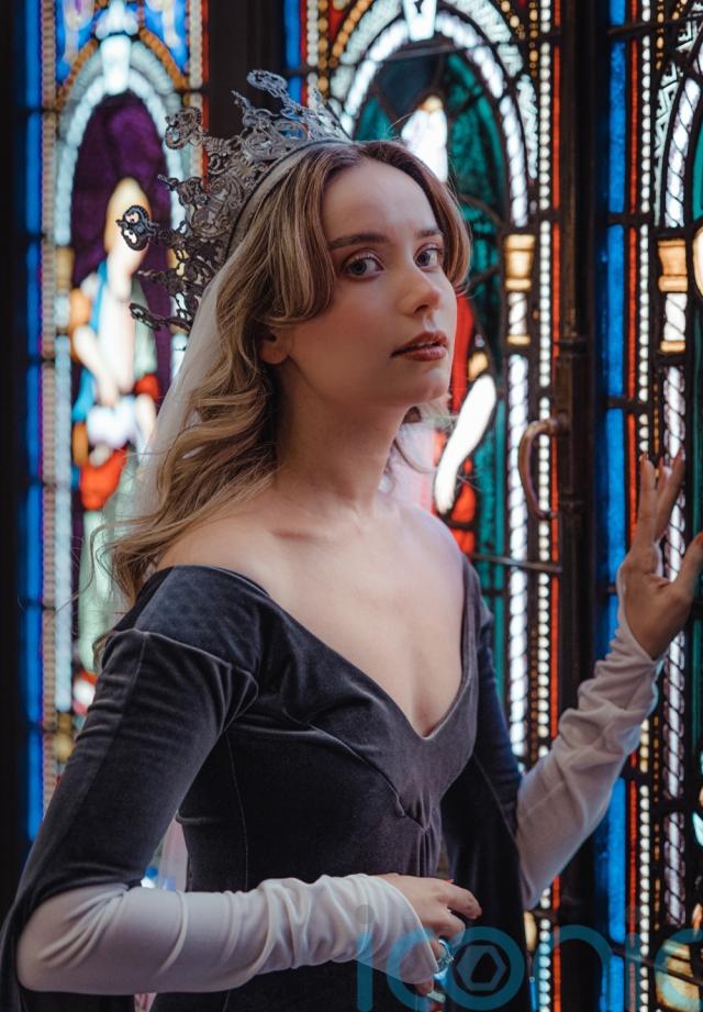 queen astraea feet 6