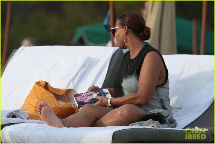 queen latifah feet 3