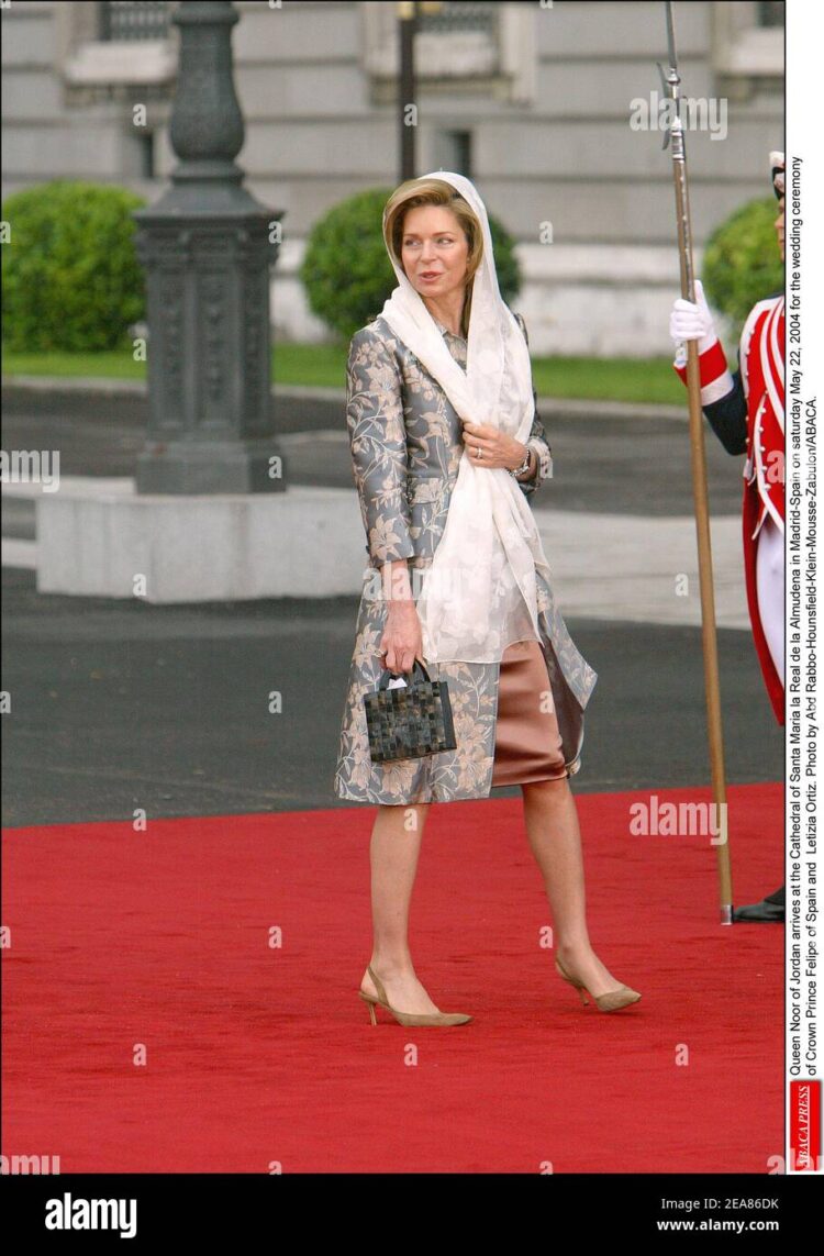 queen noor feet 2