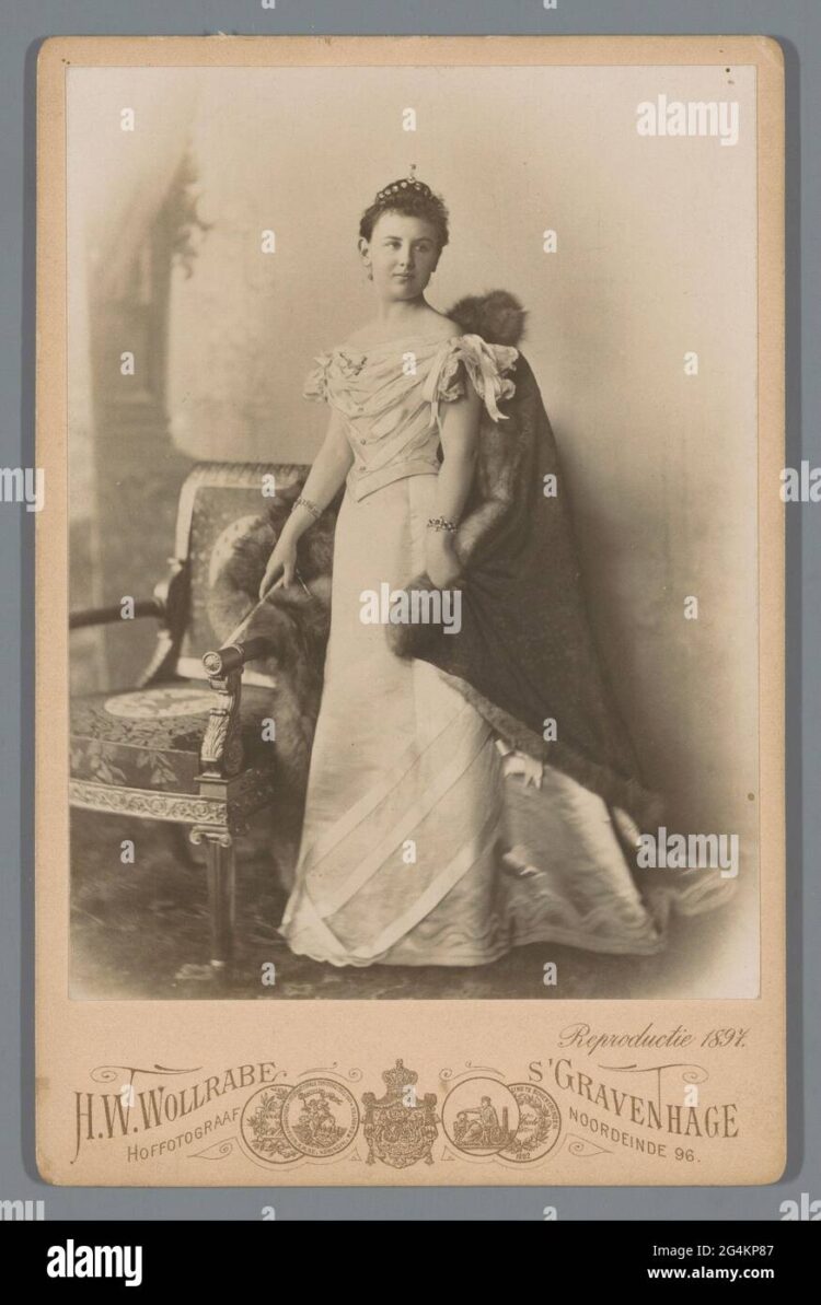 queen wilhelmine feet 3