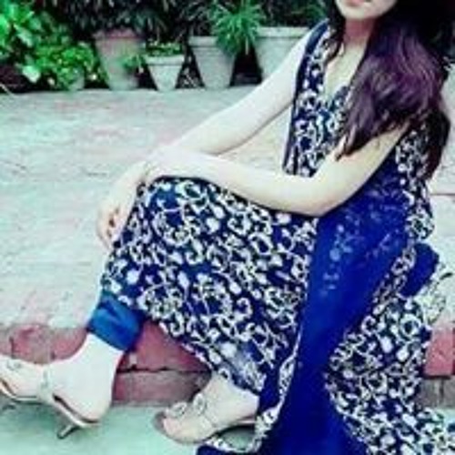 qurat ul ain balouch feet 3