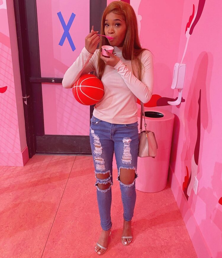 quvenzhane wallis feet 5