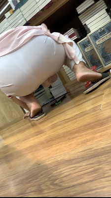 quynh nhi tran feet 6