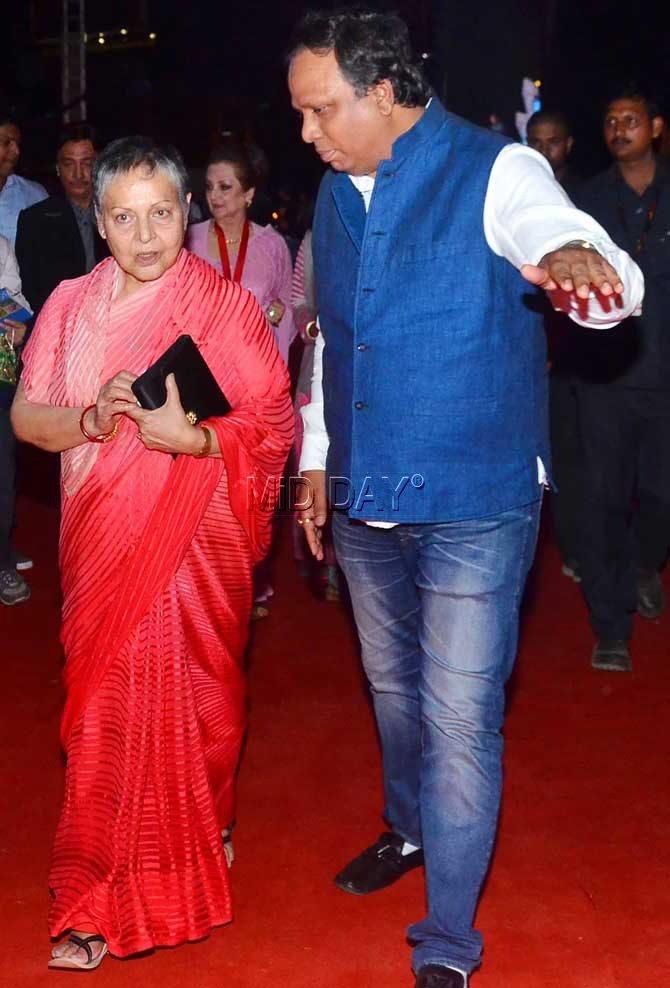 raakhee gulzar feet 1