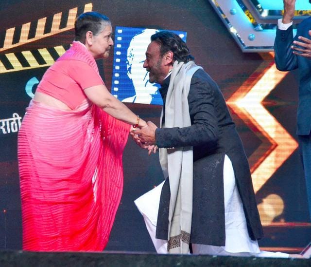 raakhee gulzar feet 4