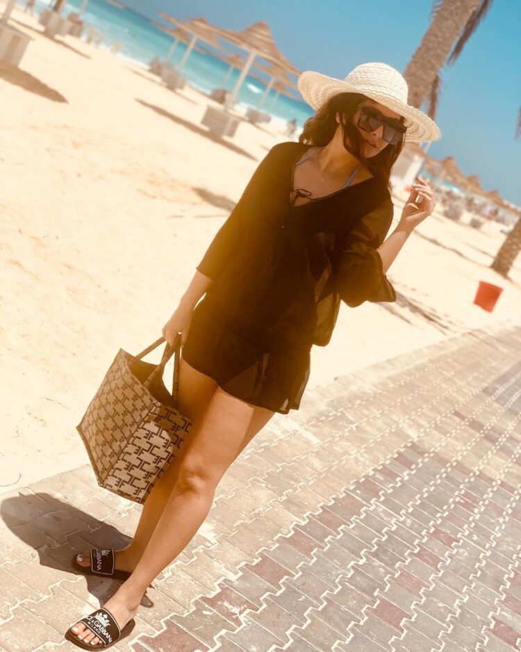 racha ben maouia feet 6