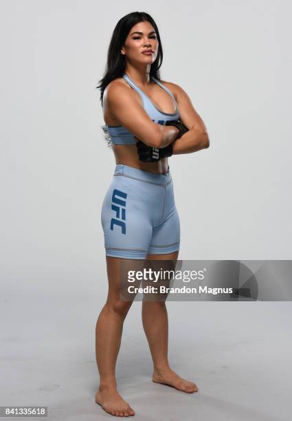 rachael ostovich berdon feet 1