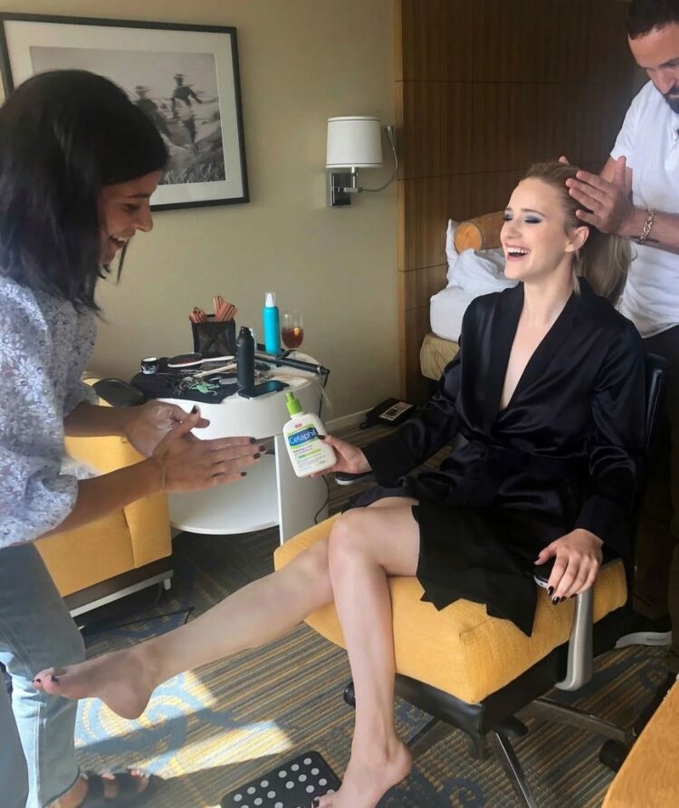 rachel brosnahan feet 3