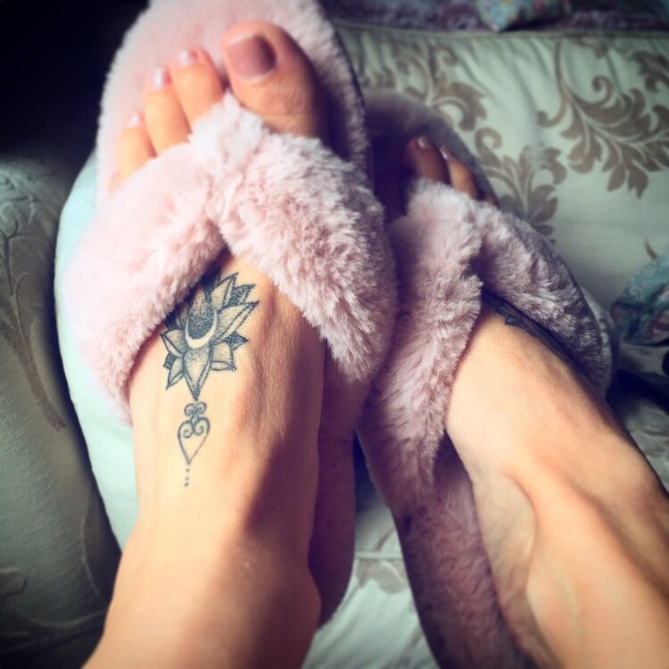 rachel leskovac feet 2