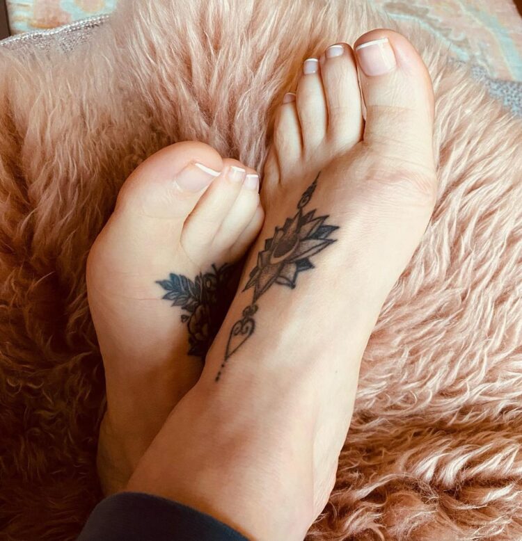 rachel leskovac feet