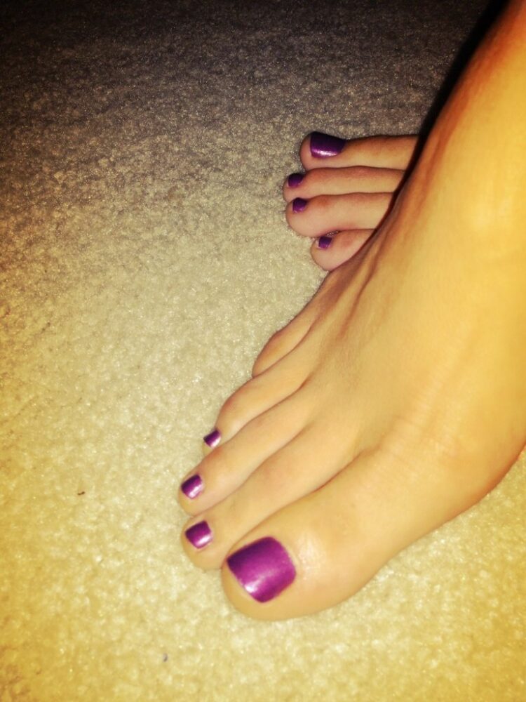 rachel reynolds feet 2