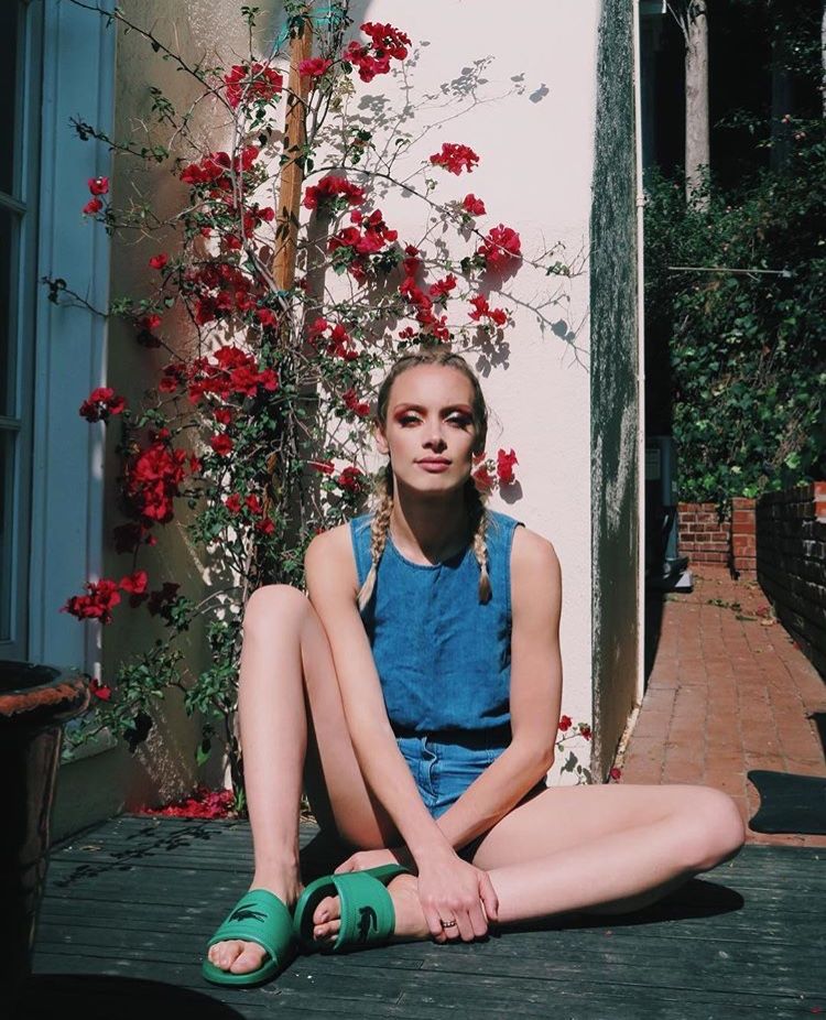 rachel skarsten feet 5