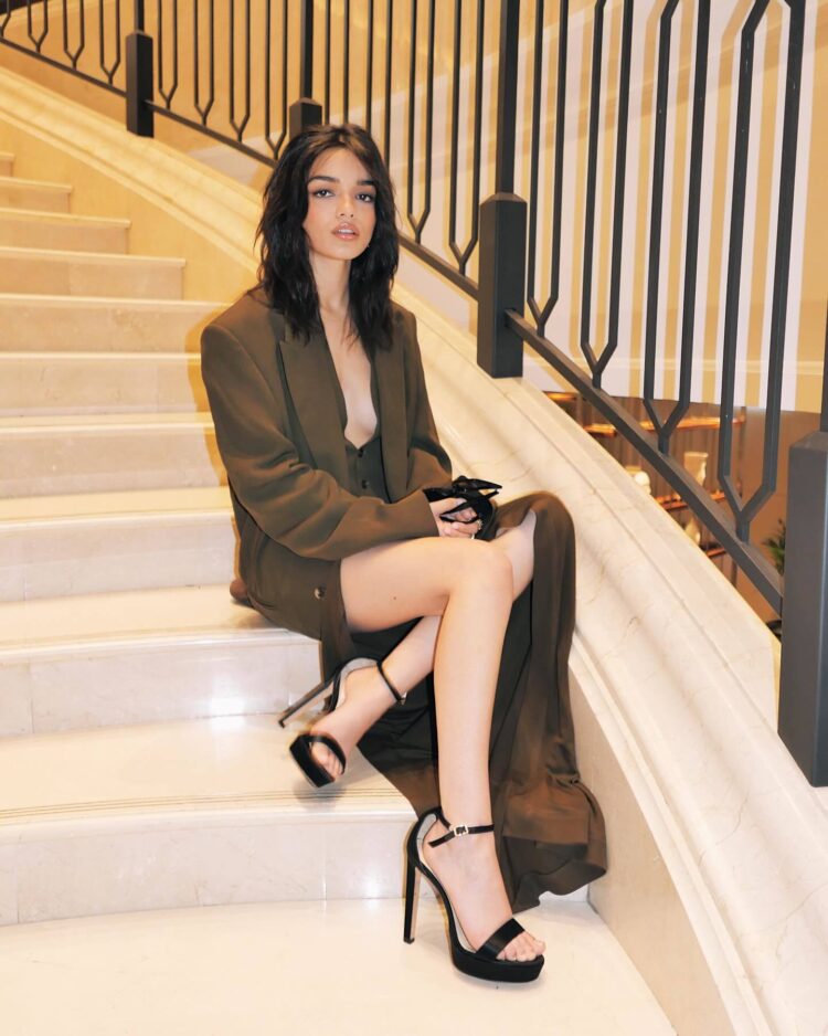 rachel zegler feet 5