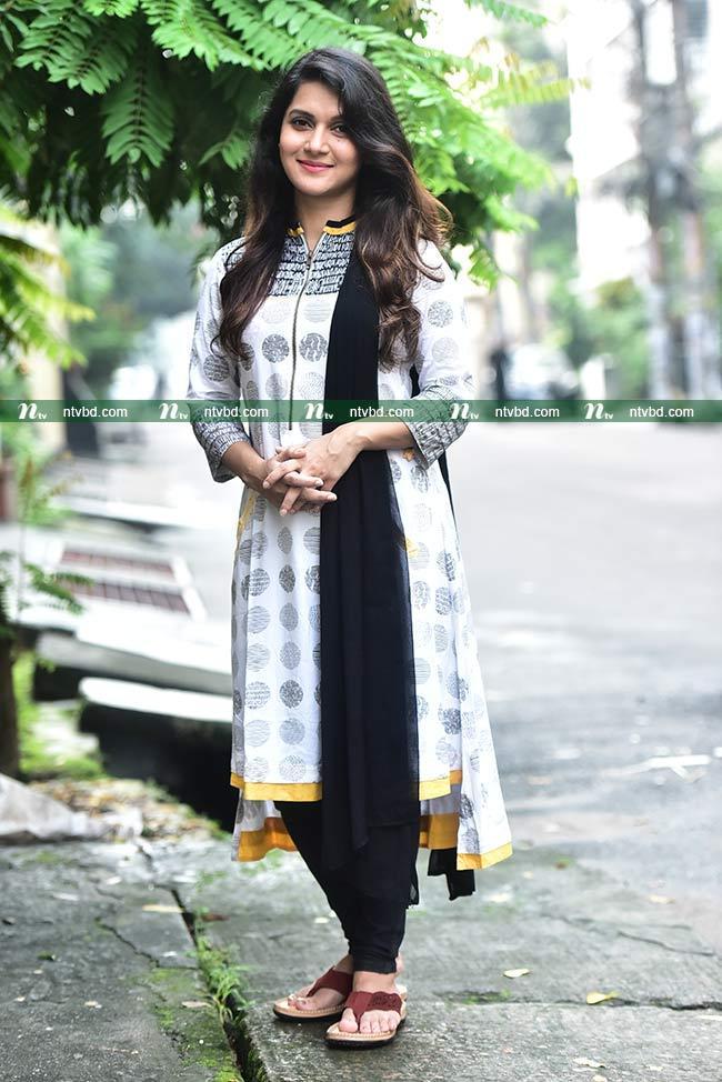 rafiath rashid feet 4