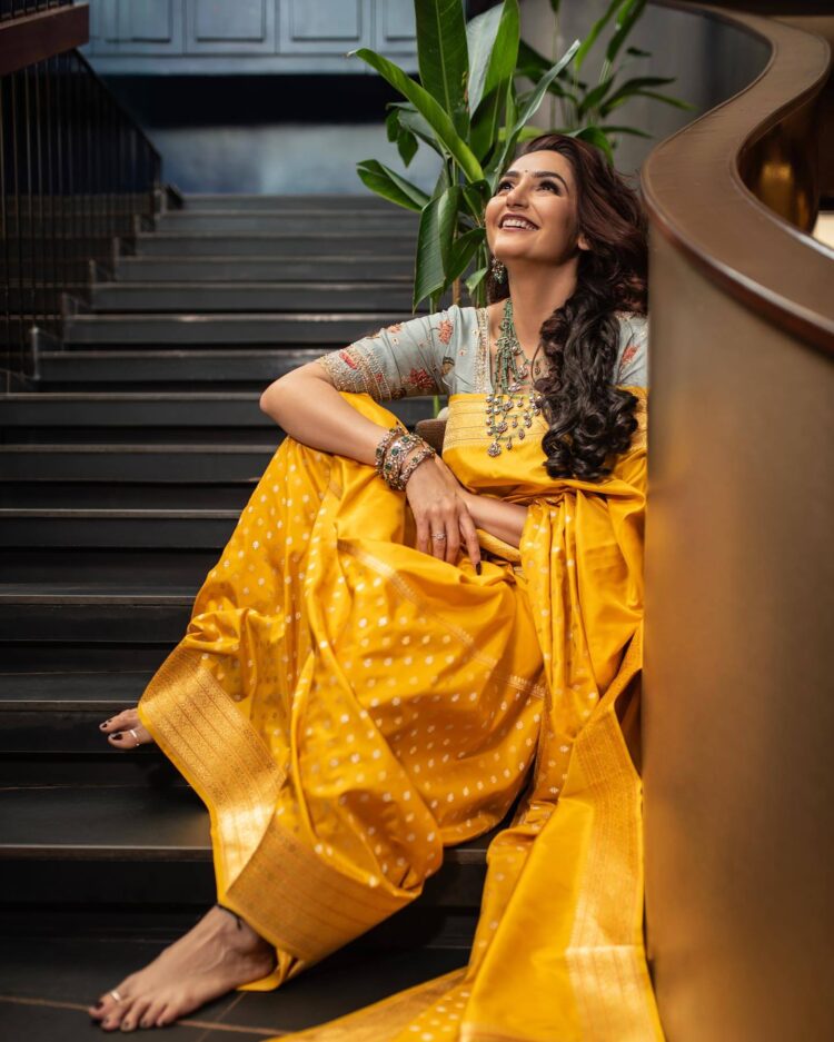 ragini dwivedi feet 1